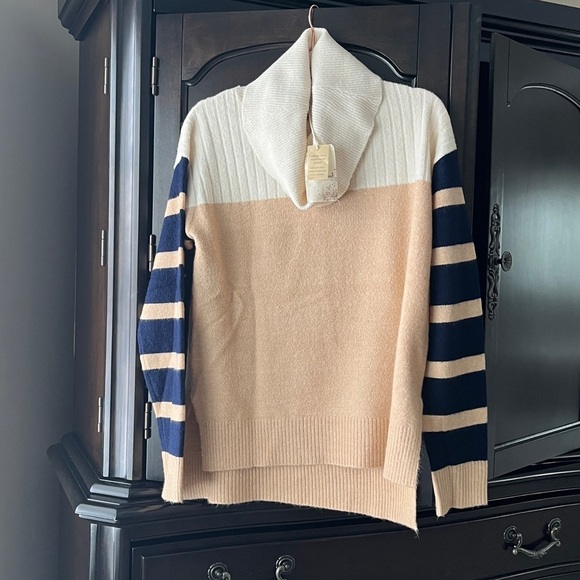 Hem & Thread Sweater - Picture 7 of 10